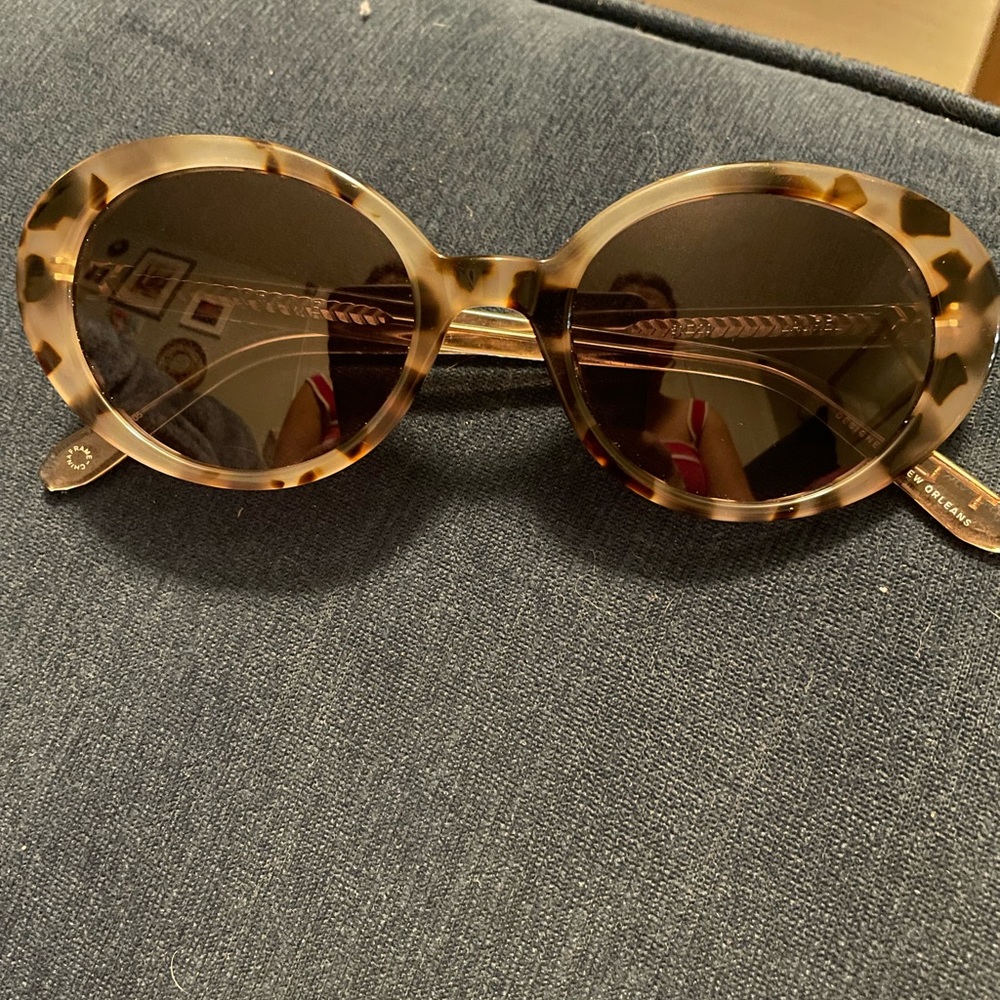 Like new Krewe sunglasses in Laurel style. Sunday Matte Tortoise design.